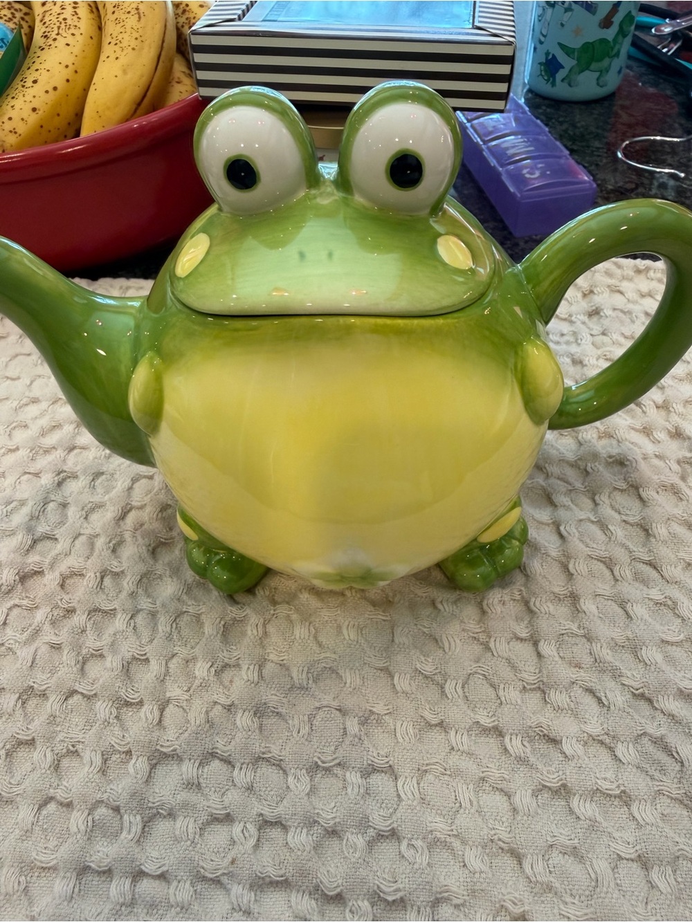 Green Ceramic Frog Teapot - Playful Home Accent